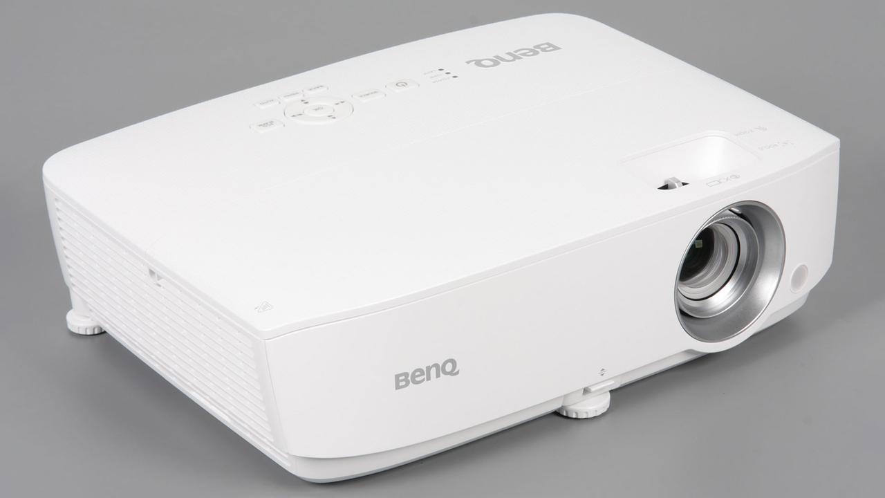Обзор недорогого Full HD DLP-проектора BenQ W1050 для домашнего кинотеатра