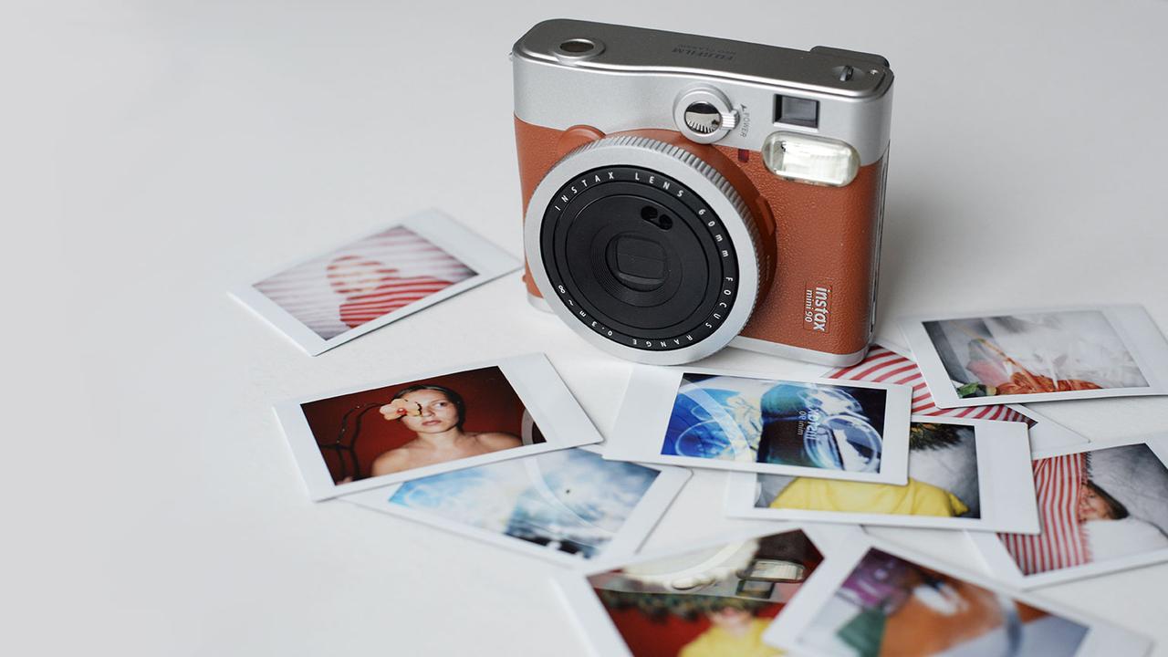 Обзор фотокамеры Fujifilm instax mini 90 Neo Classic с мгновенной печатью снимков