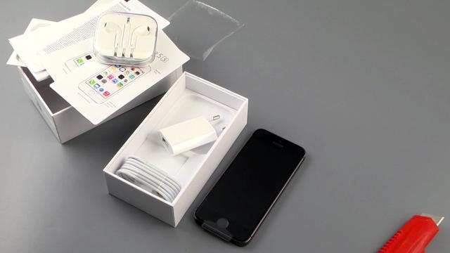 iPhone 5s - обзор и вскрытие упаковки